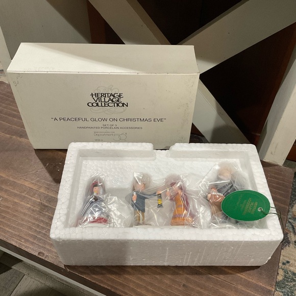 Department 56 Other - A peaceful glow on Christmas Eve dept 56